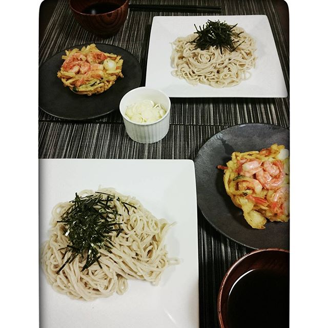 今日は旦那様と二人でお節料理人と化してます(笑)  - from Instagram