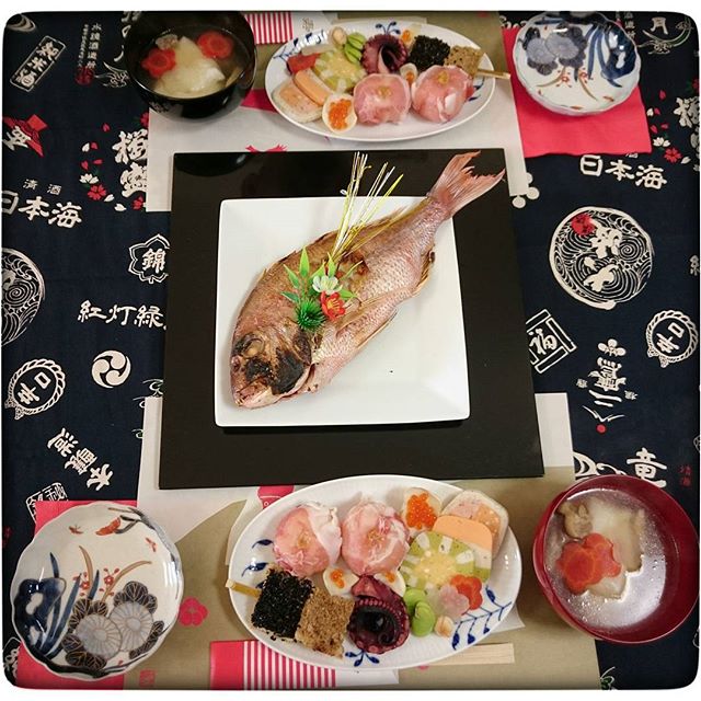 これから明日分のお節の残りのパートに取りかかるので、簡単お節から - from Instagram