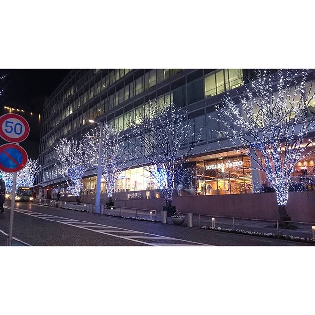 ヒルズお散歩中～。#六本木ヒルズ - from Instagram