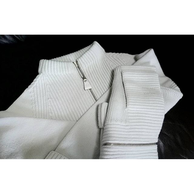 寒いので今日はHERMESの白ニット～。 - from Instagram