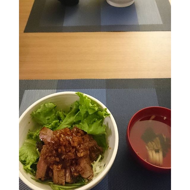 晩ごはんはステーキ丼 - from Instagram