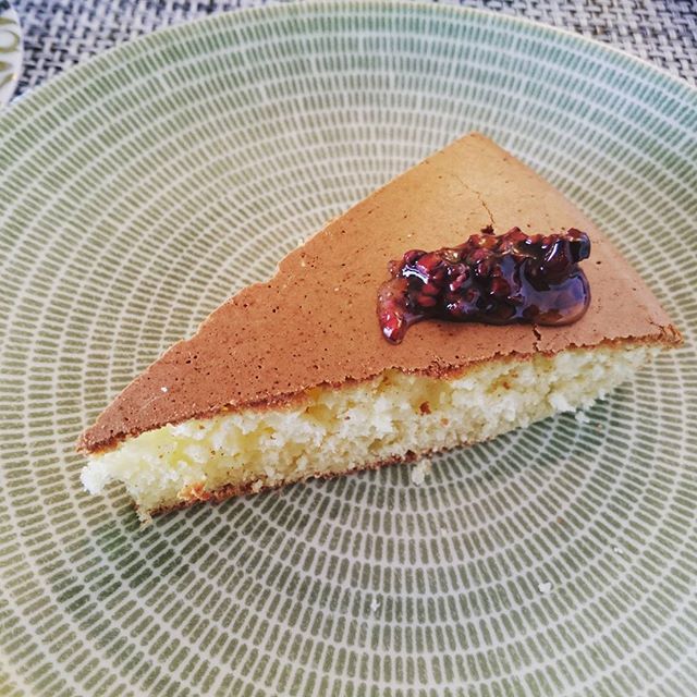 ホットケーキwithカカオニブハチミツ - from Instagram