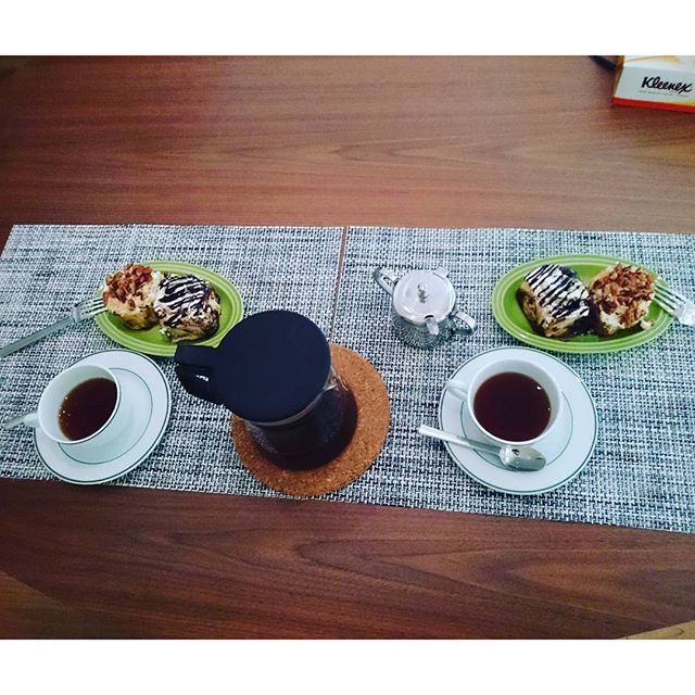 ソファの前に - from Instagram