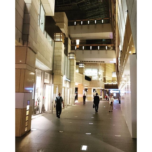 六本木ヒルズで旦那様と待ち合わせ - from Instagram