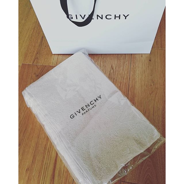 GIVENCHYでフェイシャルエステ - from Instagram