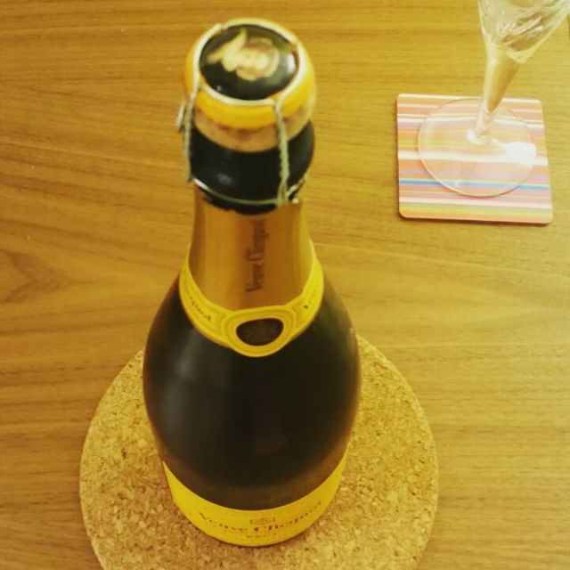【動画】Cheers with Veuve Clicquot - from Instagram