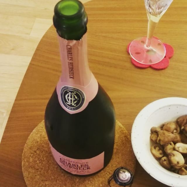 【動画】#charlesheidsieck 開栓 - from Instagram