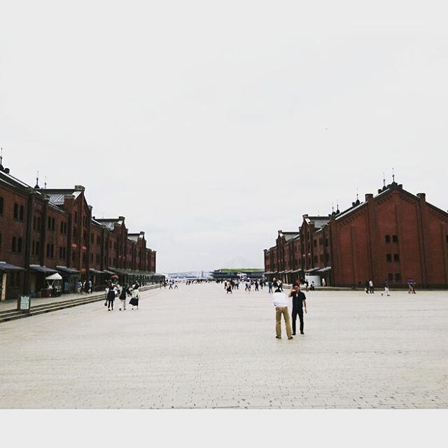 こんにちは散歩は曇の日の方がいいですね#redbrickwarehouse #lifeofkaren #casualandluxe #暮らしを楽しむ #yokohamalifestyle#lifeinyokohama - from Instagram