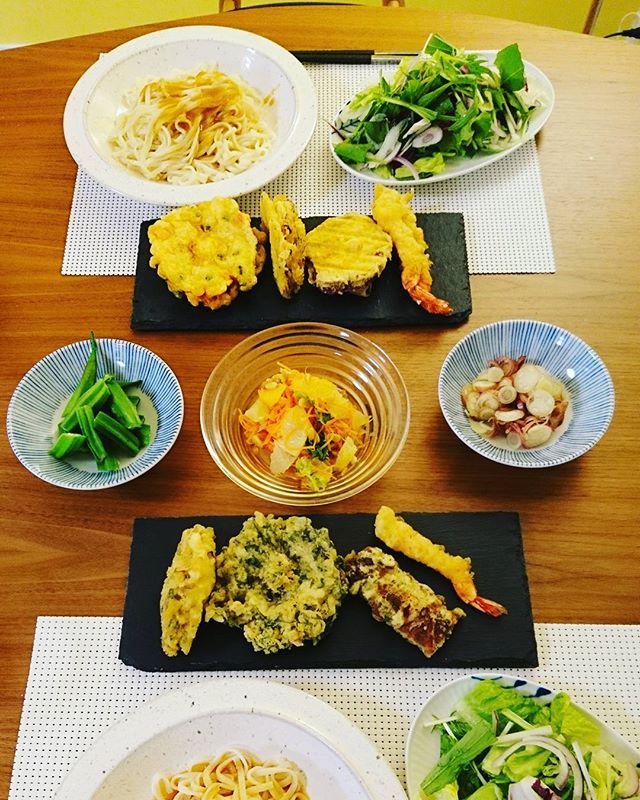 こんばんは今日はぶっかけうどん 柚子味です天一で天ぷらを買ったものの、多過ぎました 反省#lifeofkaren #casualandluxe #yokohamalifestyle#lifeinyokohama #暮らしを楽しむ - from Instagram