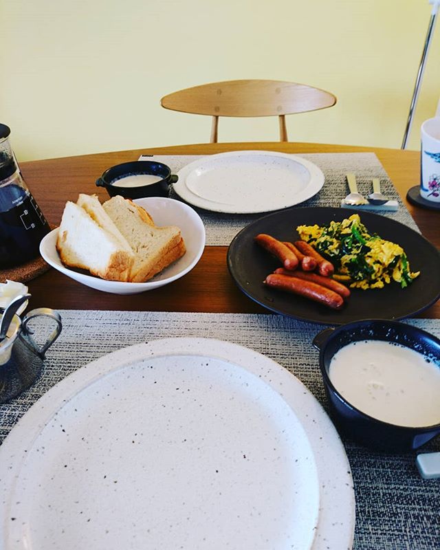 今日の#brunch 新じゃがのスープに横浜産のほうれん草の卵炒め高座豚のソーセージと。今日ものんびりします#lifeofkaren #casualandluxe #yokohamalifestyle#lifeoinyokohama #暮らしを楽しむ - from Instagram